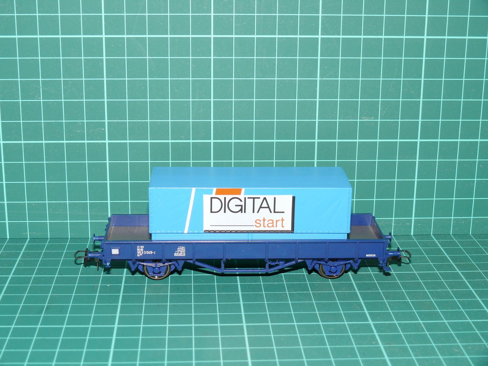 ROCO H0 – Dvounápravový nízkostěnný vůz Kls s nákladem kontejneru „ROCO LENZ / DIGITAL start“, DB (kat. č. 44002 / digitální set 41100) – H0