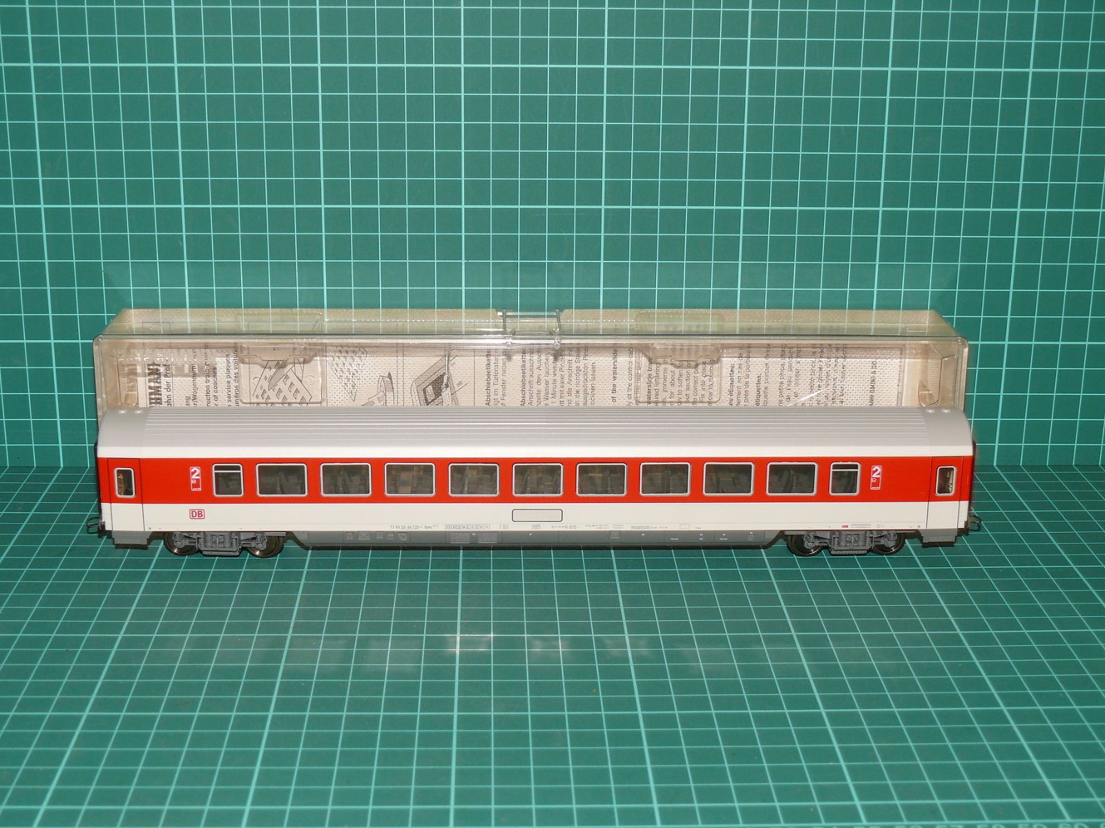 FLEISCHMANN H0 – Čtyřnápravový rychlíkový oddílový vůz 2. třídy Bmz 235, DB (kat. č. 5104 K) – H0