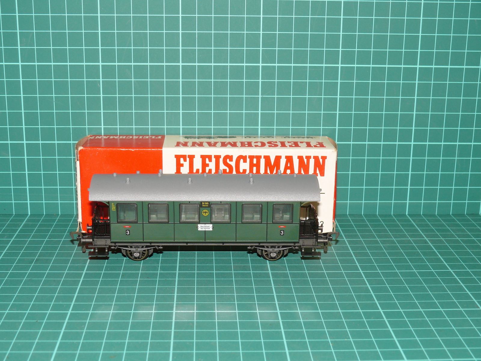 FLEISCHMANN H0 – Dvounápravový osobní vůz 3. třídy s otevřenými plošinami Ci, K.Bay.Sts.B. (kat. č. 5002 / 50 344) – H0