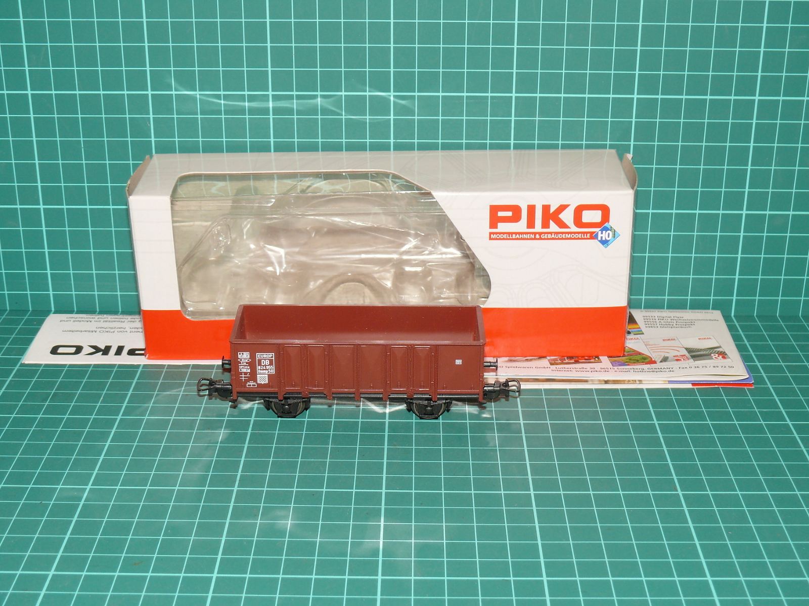 PIKO H0 – Dvounápravový otevřený nákladní vůz Omm 52, DB (kat. č. 57700) v krabičce – H0