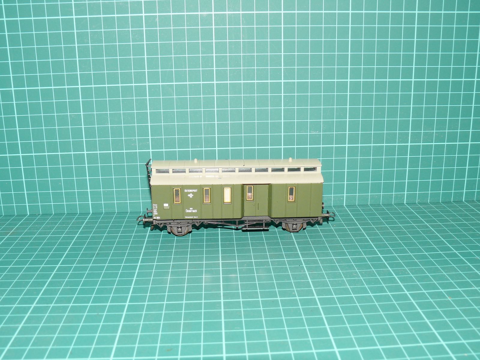 PIKO H0 – Dvounápravový poštovní vůz se světlíkovou střechou Fh 84 304, ÖBB – H0