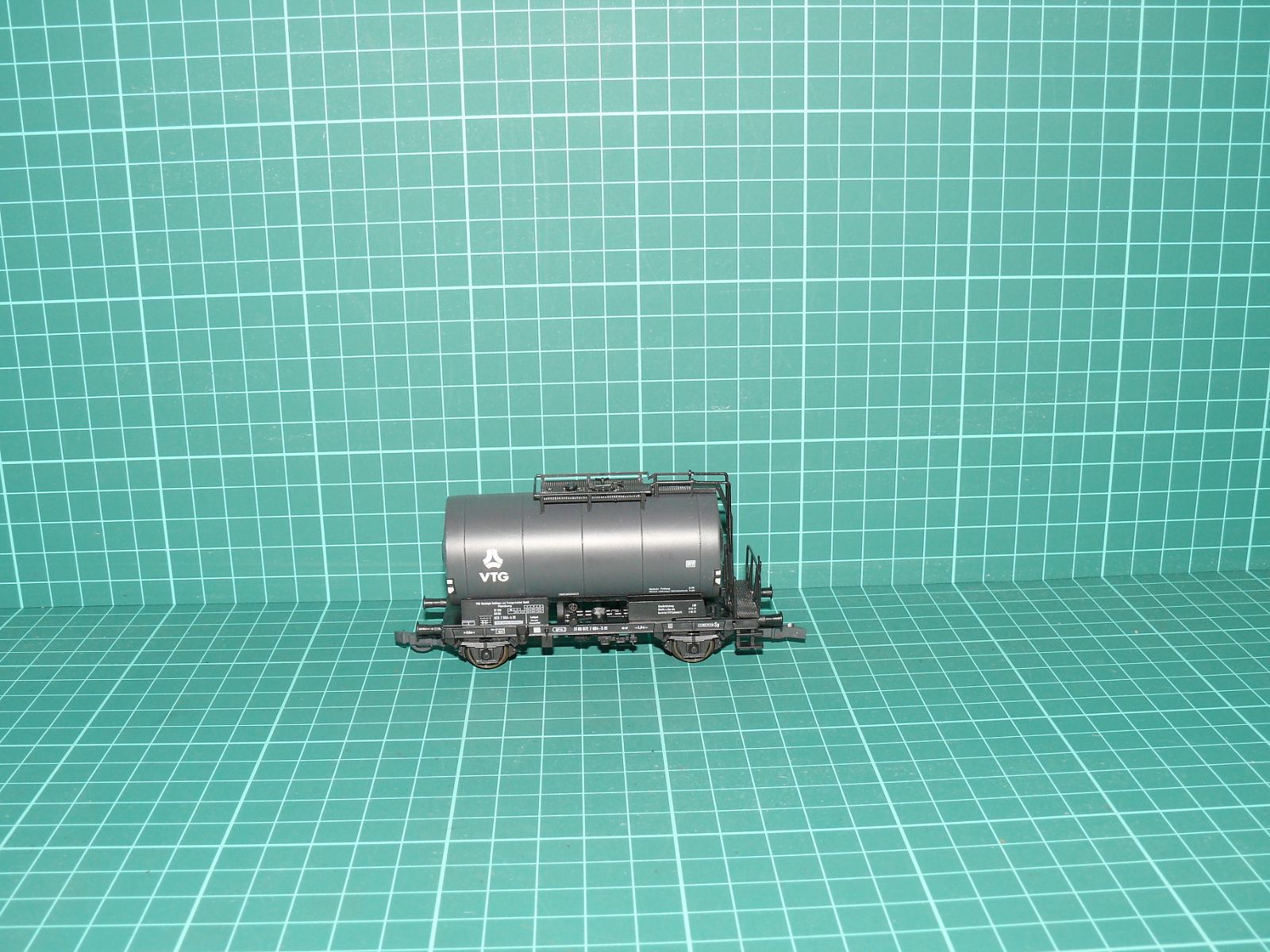 ROCO H0 – Dvounápravový cisternový vůz Zs „VTG“, DB (kat. č. 46250 / 46251) – H0