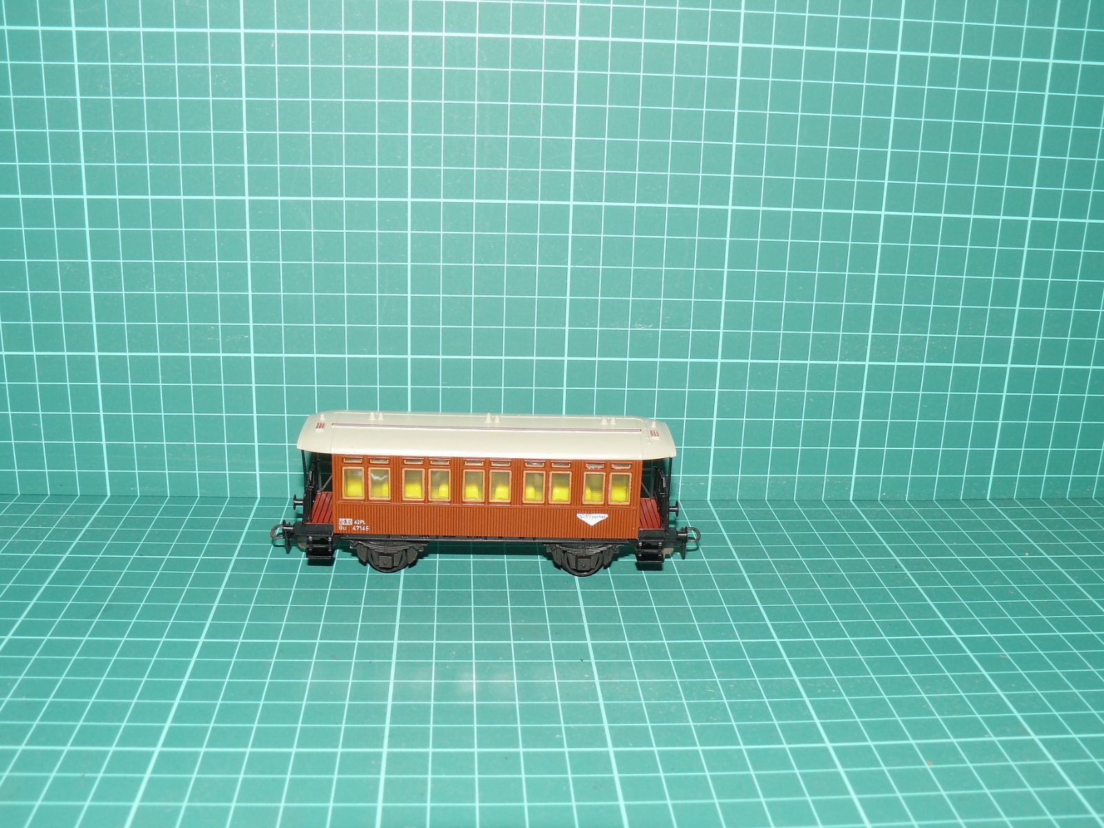 KLEINBAHN H0 – Dvounápravový historický osobní vůz lokálky Ci / Bi, BBÖ / ÖBB / DB (kat. č. 367) – H0