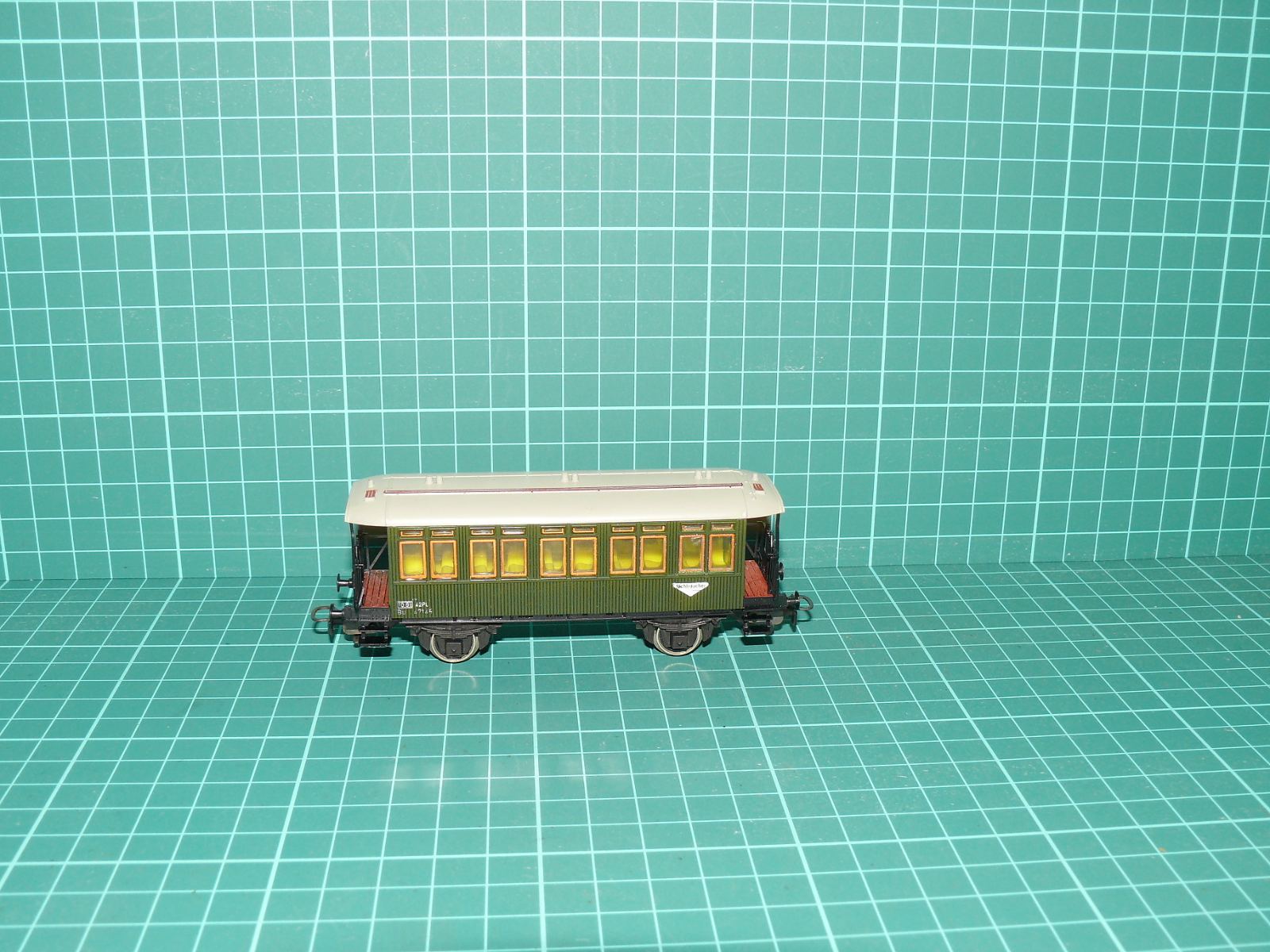KLEINBAHN H0 – Dvounápravový osobní vůz lokálky Ci / Bi, zelený, BBÖ / ÖBB / DB (kat. č. 367) – H0