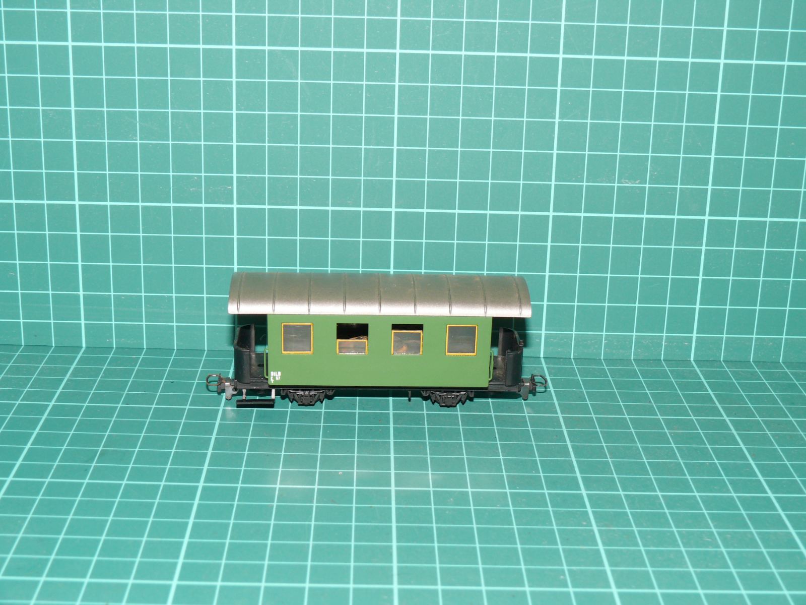 EGGER-BAHN H0e – Dvounápravový osobní vůz lokálky 3. třídy „StLB Ci 37“, zelený (kat. č. 2102 / 102) – Jiné velikosti