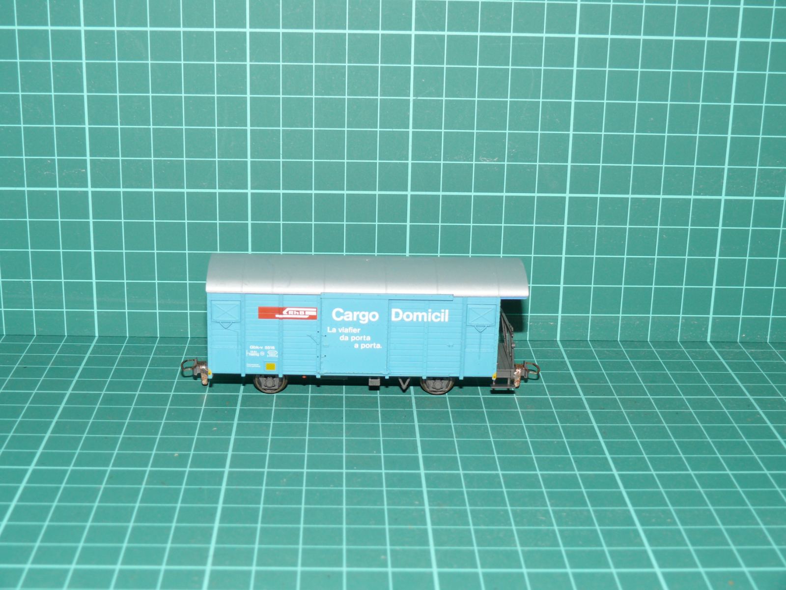 BEMO H0m – Dvounápravový krytý nákladní vůz Gbk-v 5602 „Cargo Domicil / Domizil“, RhB (kat. č. 2250 132 / 2250) – Jiné velikosti