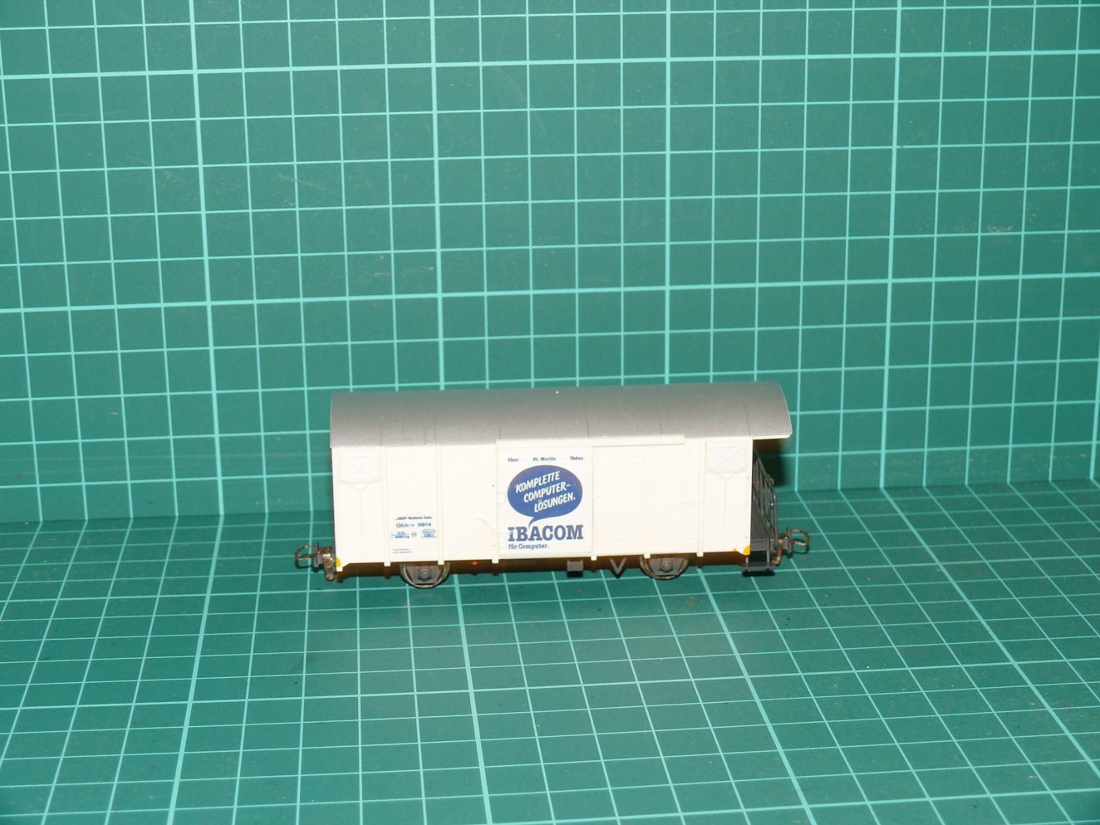BEMO H0m / H0e – Dvounápravový krytý nákladní vůz Gbk-v 5614 „IBACOM – Komplette Computer-Lösungen“, RhB (kat. č. 2253 144) – Jiné velikosti