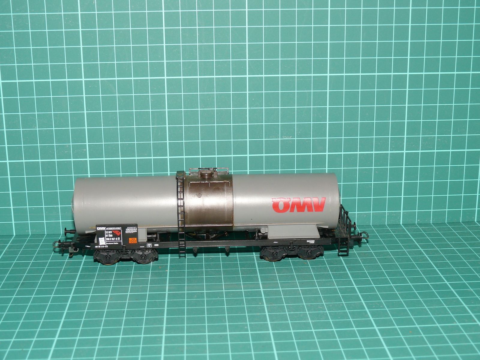 LILIPUT H0 – Čtyrnápravový cisternový vůz řady Zans „OMV“, ÖBB (kat. č. 240 00) – H0