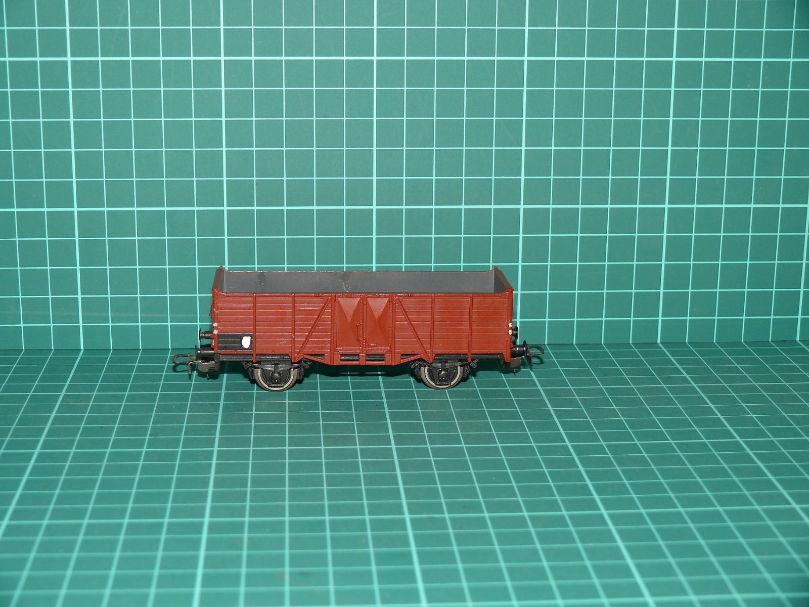 Piko H0 - Dvounápravový vysokostěnný otevřený nákladní vůz Es / Vtr hnědý (1:87) – H0