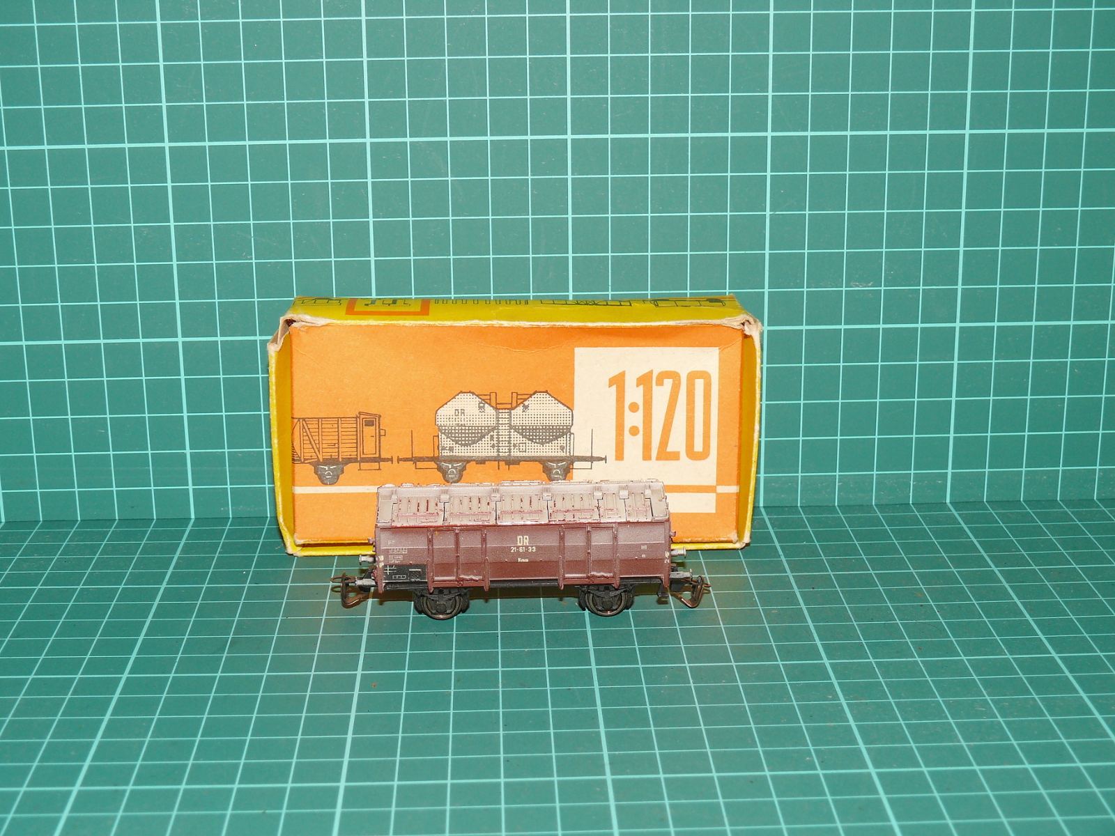 DIETZEL TT – Dvounápravový nákladní vůz s odklopnými víky na vápno řady Kk (Klappdeckelwagen / Kalkwagen), DR (kat. č. 024) – s originální krabičkou – TT