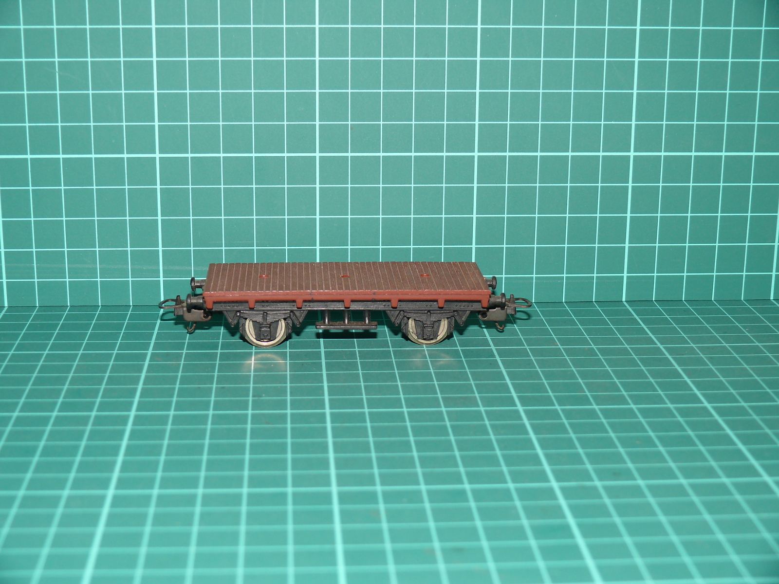 Piko / Prefo H0 - Dvounápravový nízkostěnný / plošinový vůz hnědý (1:87) – H0
