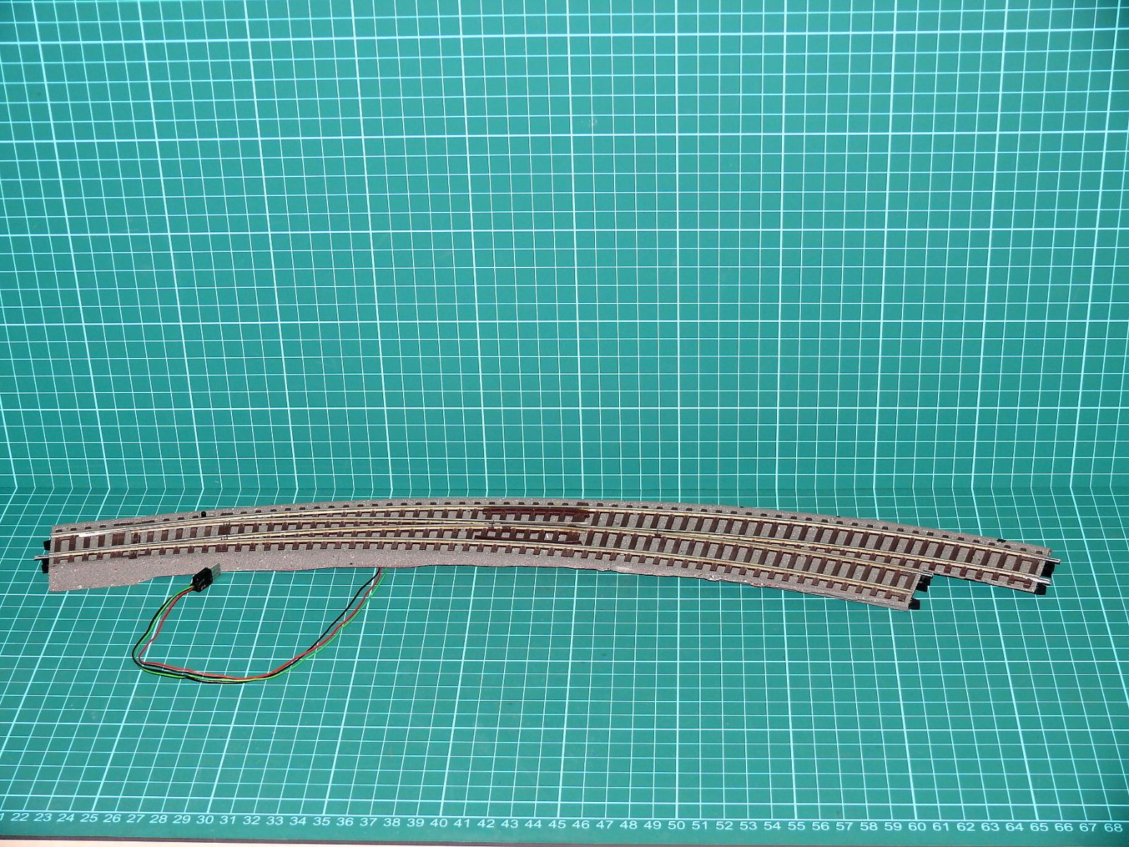 Roco H0 - Oblouková výhybka BWR 2/3 (pravá) Roco Line s pryžovým podložím a elektromagnetickým přestavníkem (1:87) – H0