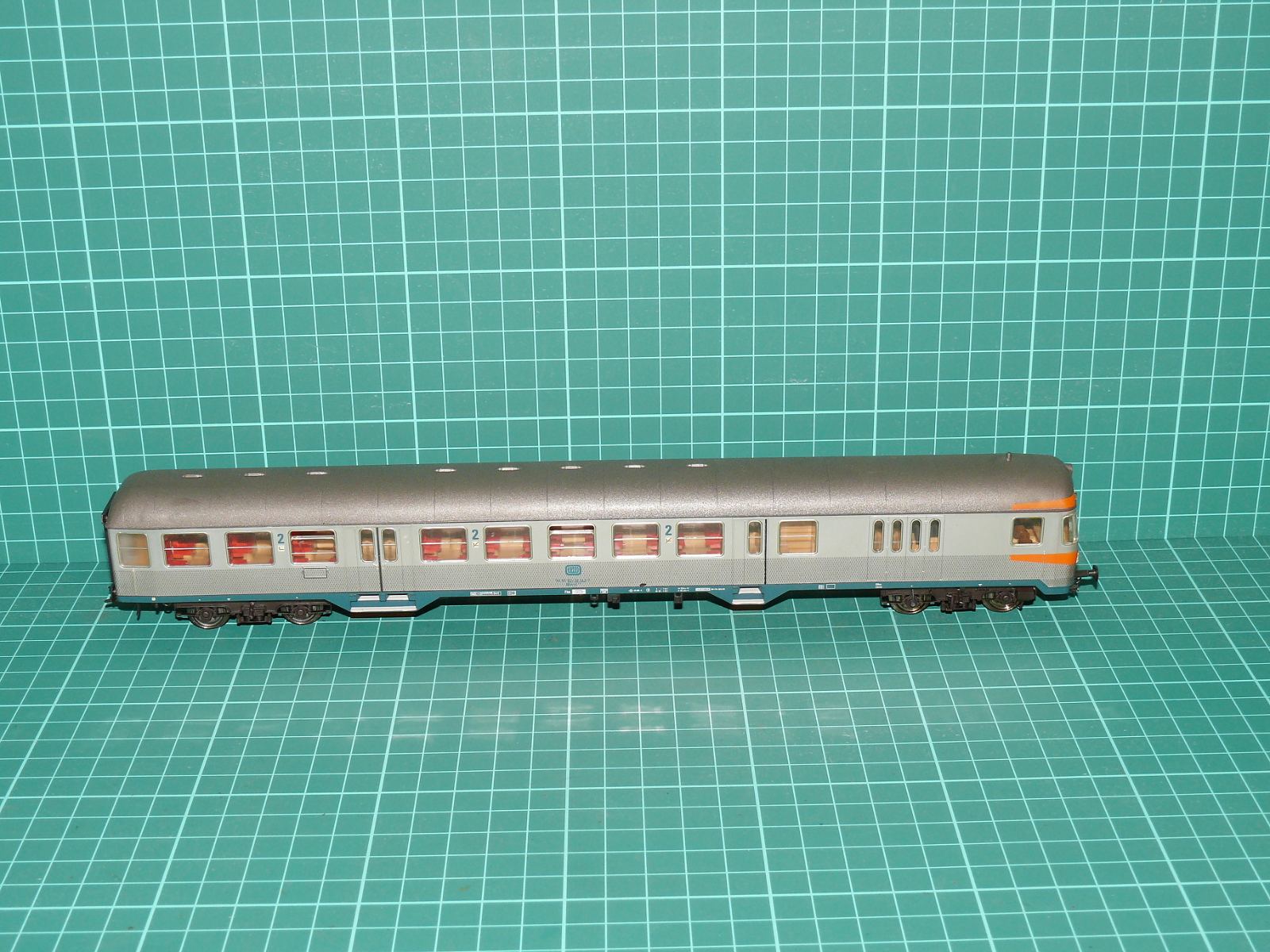 Röwa / Ade H0 – Čtyřnápravový řídicí osobní vůz BDnf 738 „Silberling“ s čelem Karlsruher Kopf, DB – H0