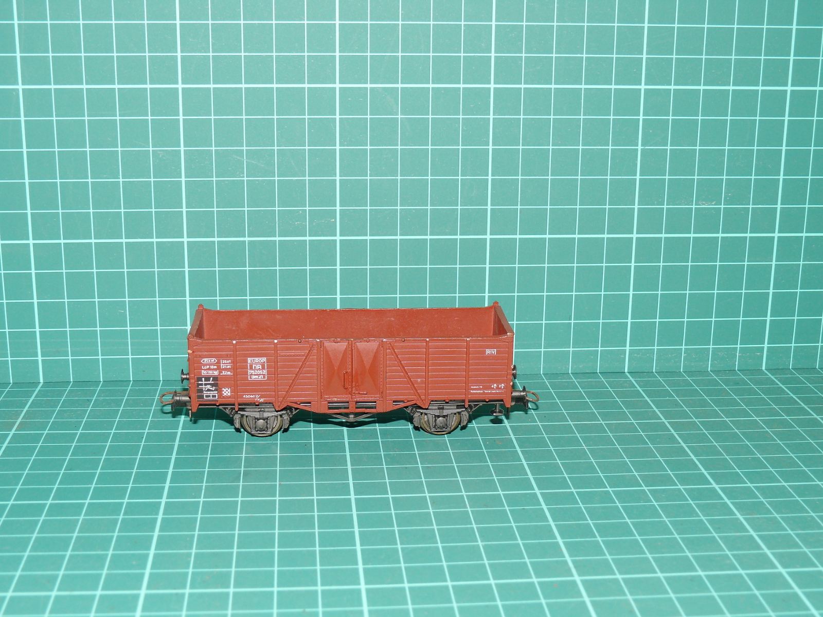 Roco H0 – Dvounápravový otevřený nákladní vůz Om 21 „EUROP“, DB (kat. č. 4306C / 46026) – H0