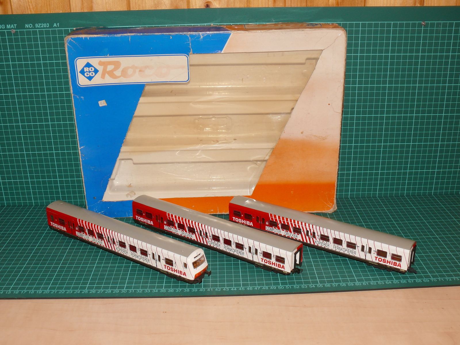 Roco H0 – 3dílná souprava patrových vozů / vratné soupravy „City-S-Bahn / TOSHIBA“, ÖBB s originálním velkým boxem – H0