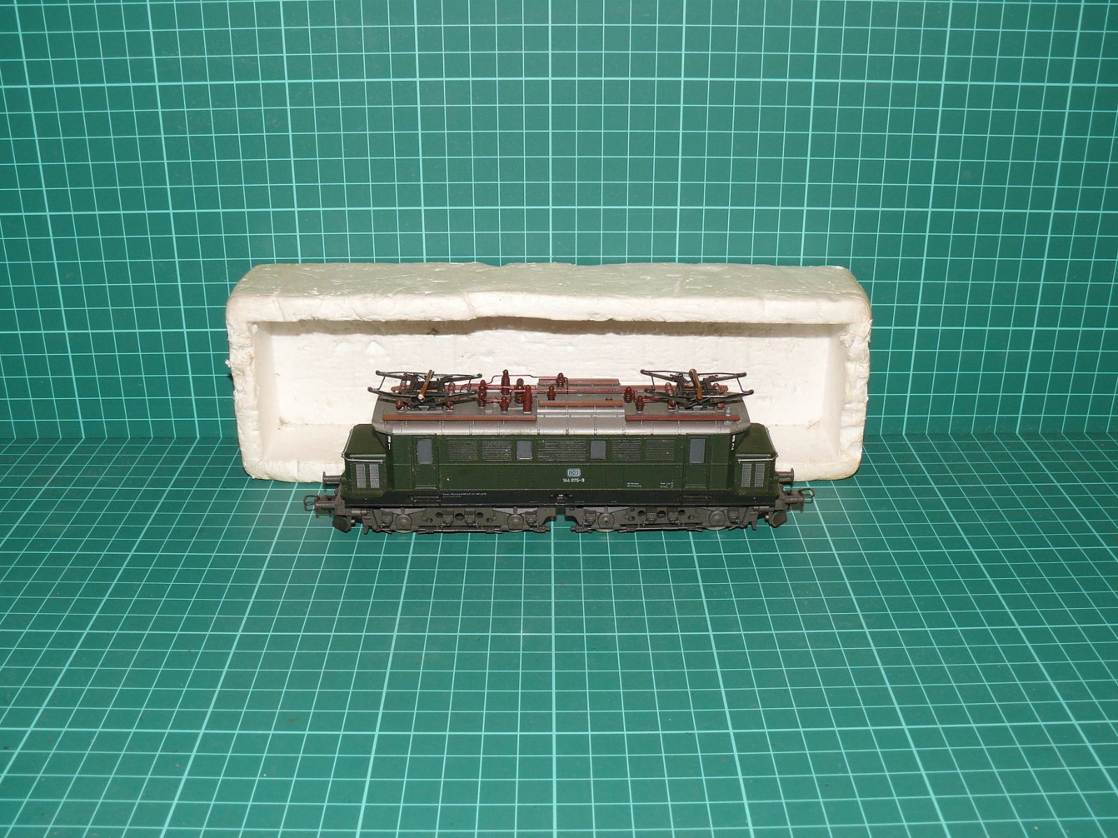 Roco H0 – Čtyřnápravová elektrická lokomotiva řady 144 / E 44 (144 075-9), DB v polystyrenovém boxu (kat. č. 4130 / 43425) – H0