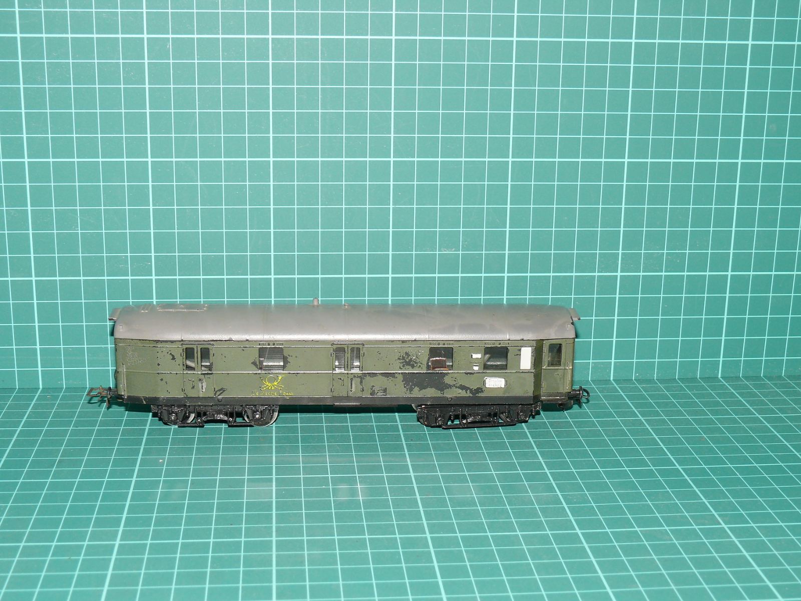 Märklin H0 – Čtyřnápravový celokovový poštovní vůz „Deutsche Bundespost“ řady Post4ü (kat. č. 346/3 / 4012) – H0