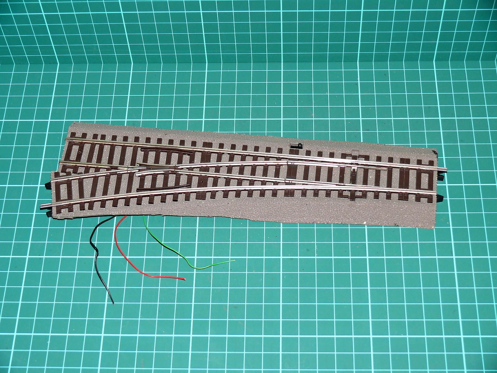 Roco H0 - Přímá výhybka WR 15 (pravá) Roco Line s pryžovým podložím a elektromagnetickým přestavníkem (1:87) – H0