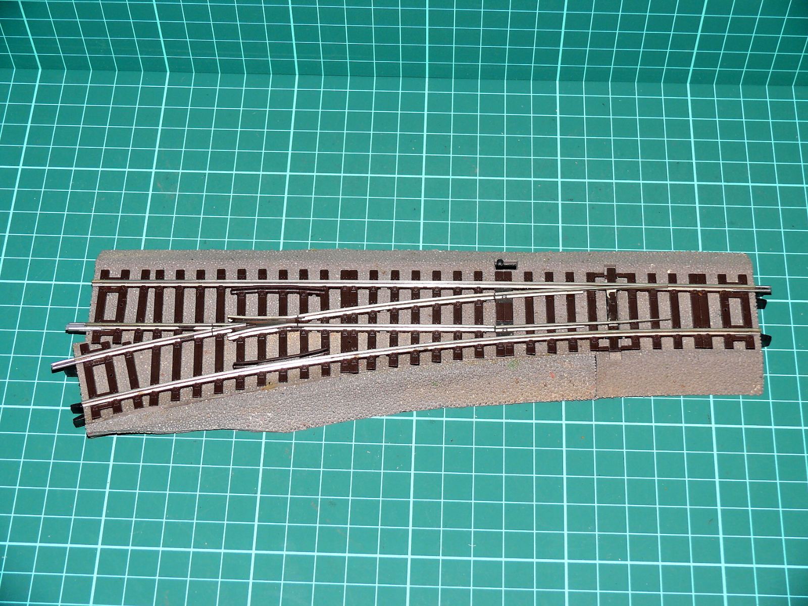 Roco H0 - Přímá výhybka WR 15 (pravá) Roco Line s pryžovým podložím a elektromagnetickým přestavníkem (1:87) – H0