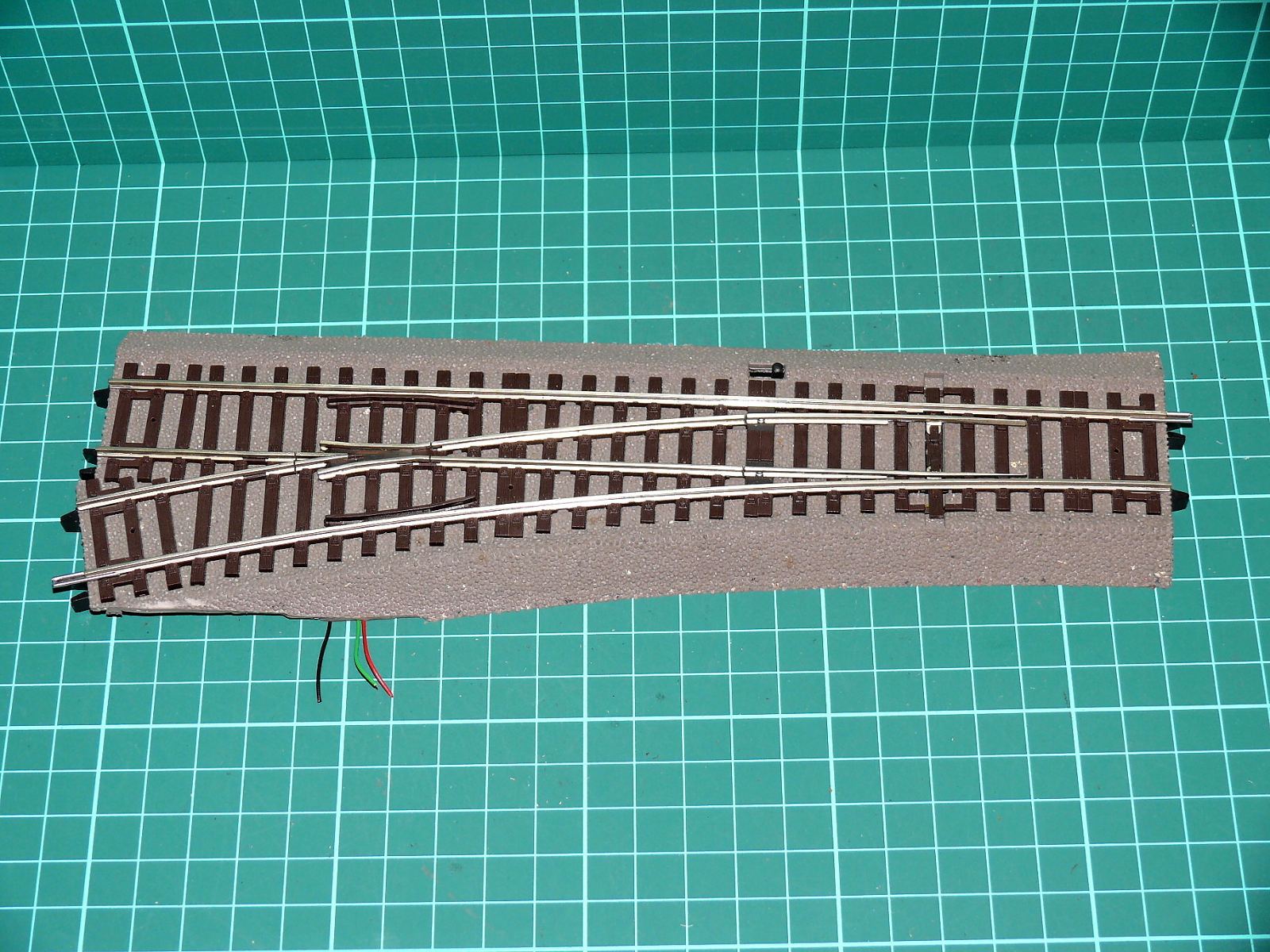Roco H0 - Přímá výhybka WL 15 (levá) Roco Line s pryžovým podložím a elektromagnetickým přestavníkem (1:87) – H0