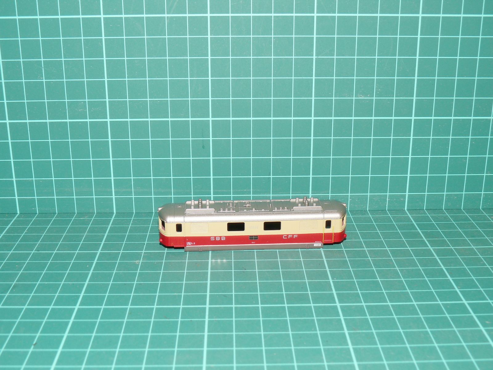 Arnold N - Karoserie elektrické lokomotivy řady Re 4/4 II (TEE) SBB-CFF – N