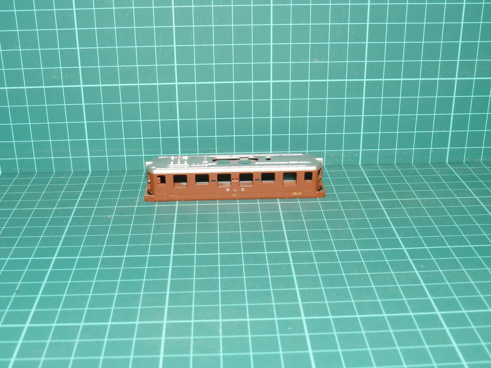 Arnold N - Karoserie elektrické lokomotivy řady Ce 4/4 / Be 4/4 "BLS" – N