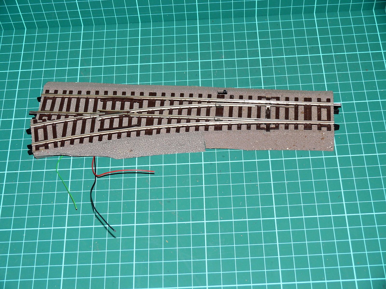 Roco H0 - Přímá výhybka WL 15 (levá) Roco Line s pryžovým podložím a elektromagnetickým přestavníkem (1:87) – H0