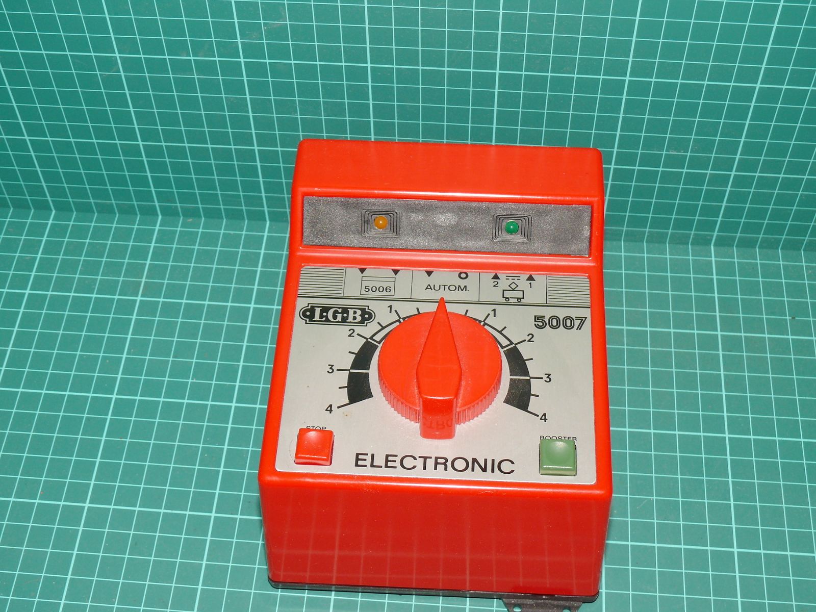 LGB Lehmann - Elektronický regulátor jízdy s funkcí Booster a Stop (Art. 5007) – Napájení