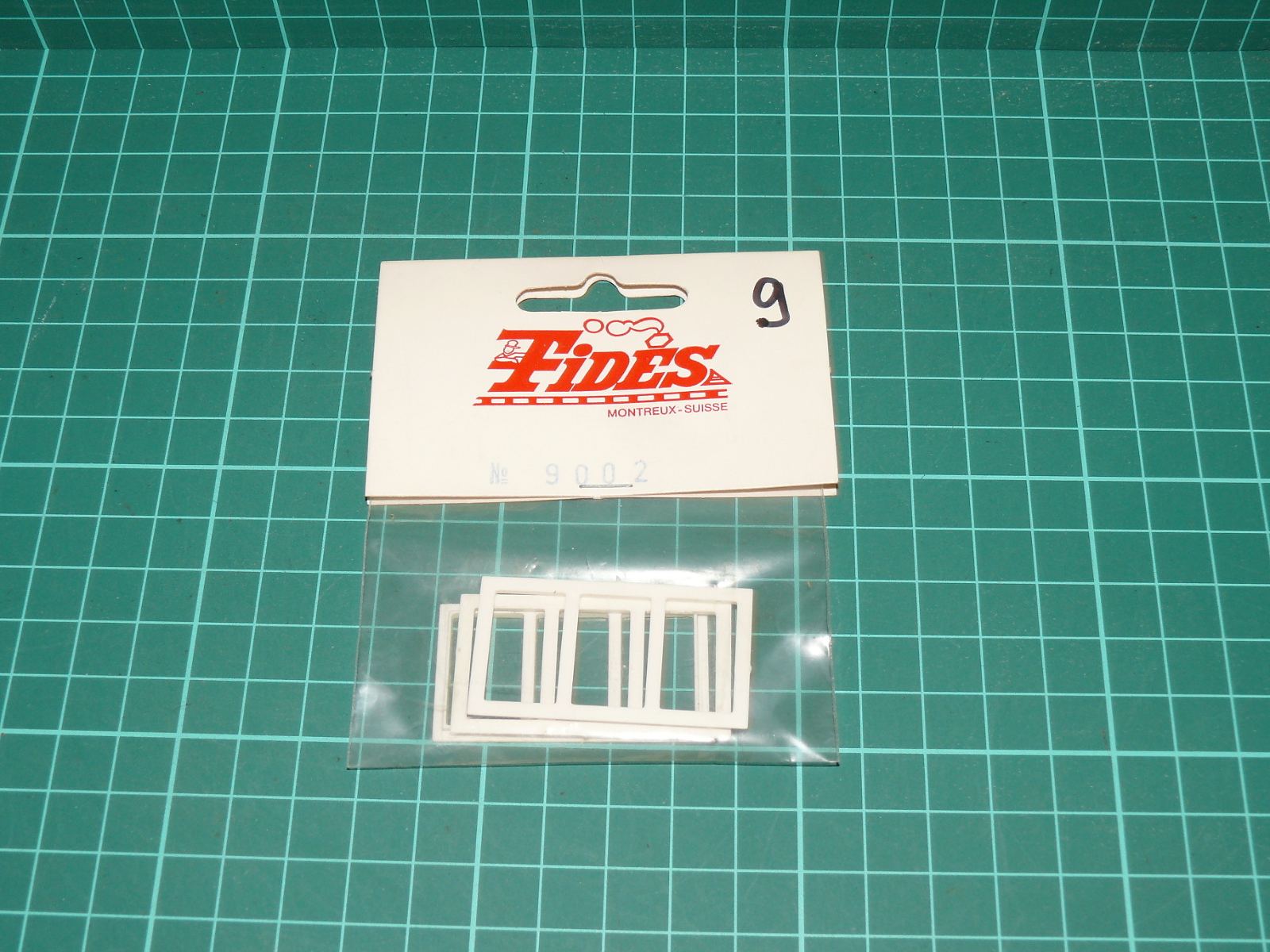 FIDES Montreux - Okenní rámy pro modelové stavby H0 / TT (balení 4 ks) – H0