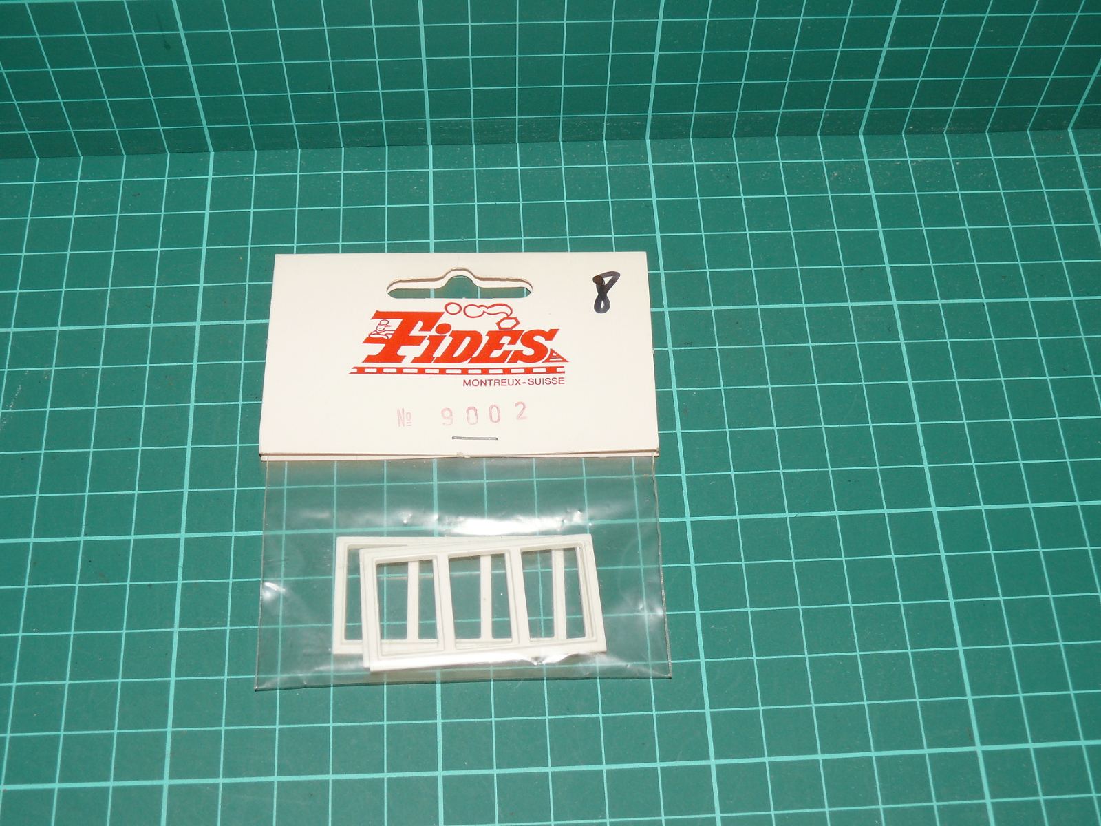 FIDES Montreux - Okenní rámy pro modelové stavby H0 / TT (balení 4 ks) – H0