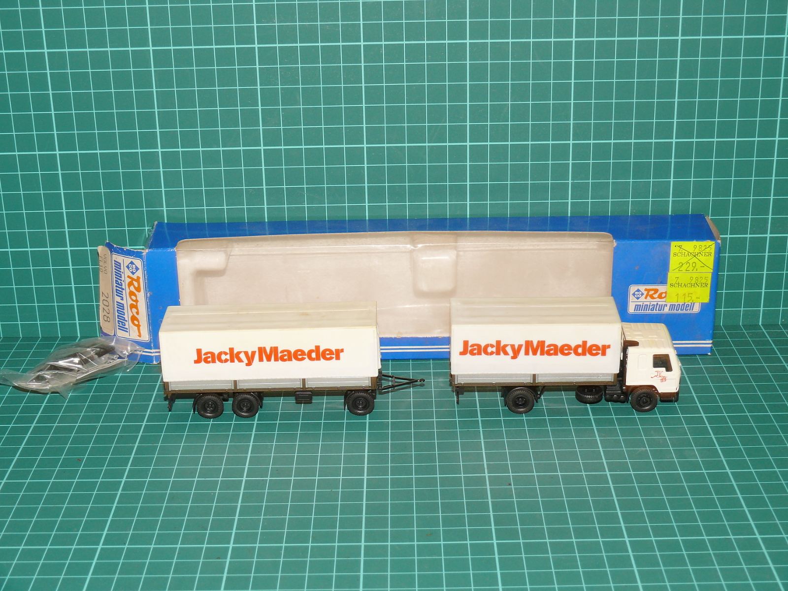Roco H0 - Kamionová souprava Volvo FL10 s vlekem "Jacky Maeder" s krabičkou (art. 2028) – H0