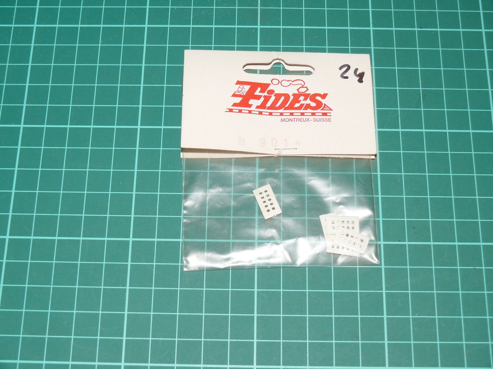 FIDES H0 - Sada miniaturních přepravek / dílů pro stavbu (No. 9014, Montreux-Suisse) – H0