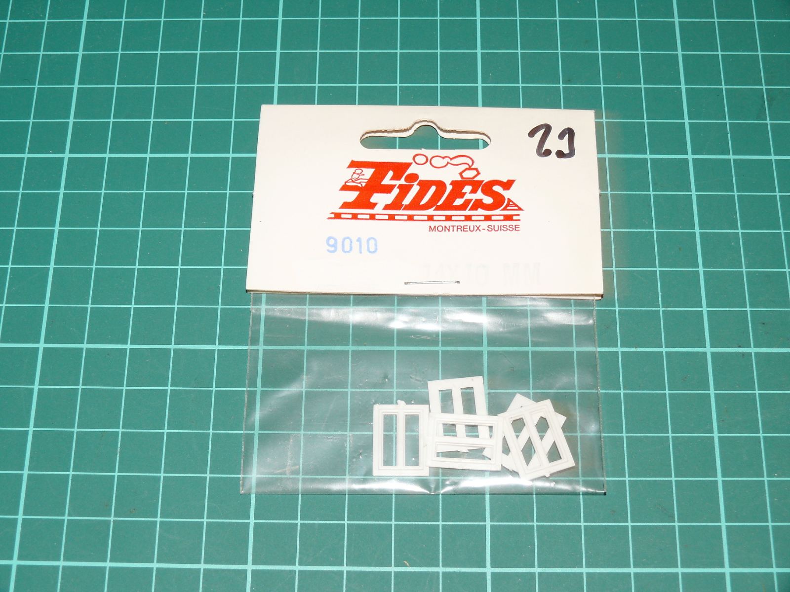 FIDES H0 - Sada miniaturních paletových ohrádek / nástaveb (No. 9010, Montreux-Suisse) – H0