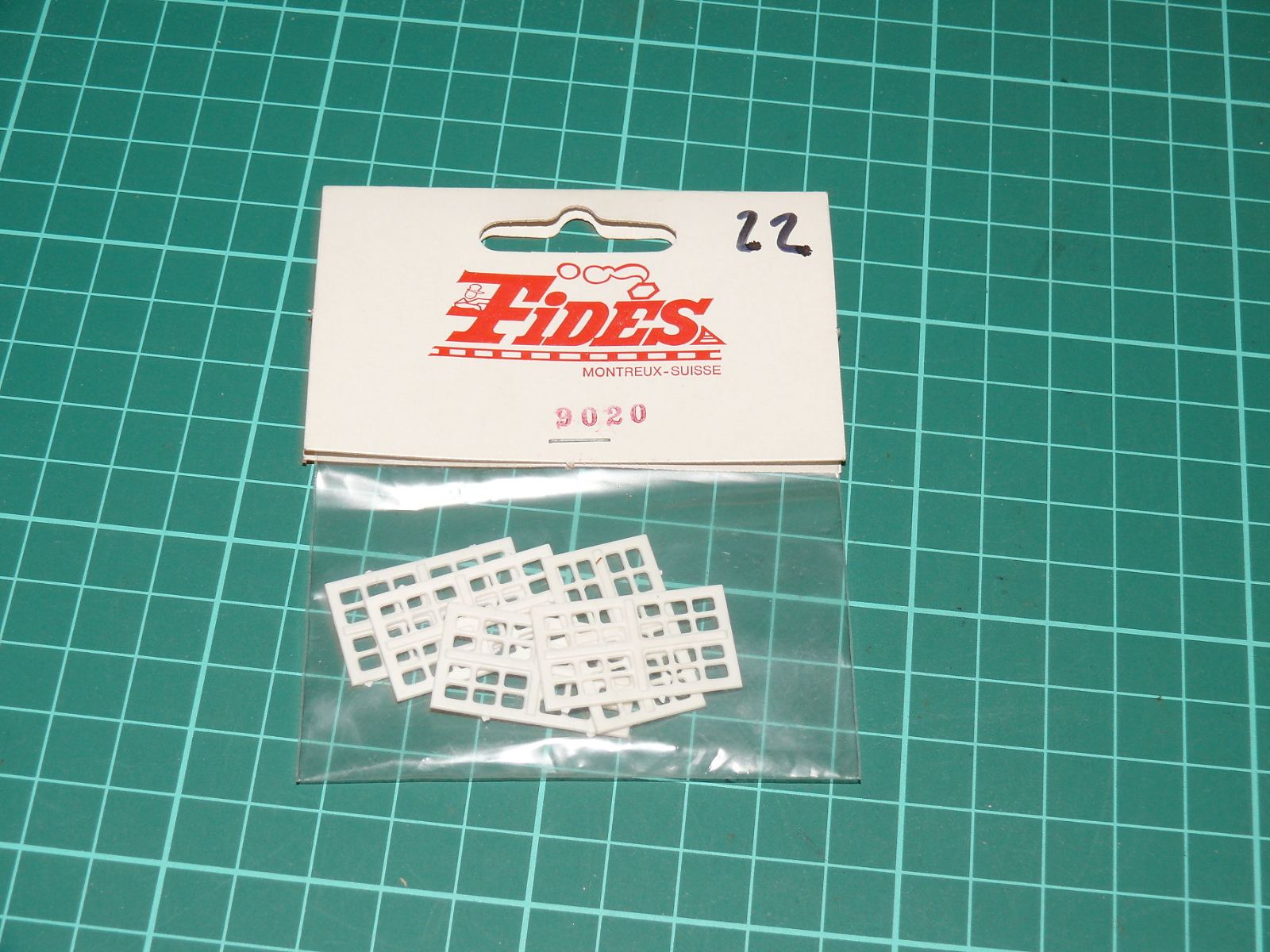 FIDES H0 - Sada továrních / průmyslových oken 5 ks (No. 9020, Montreux-Suisse) – H0