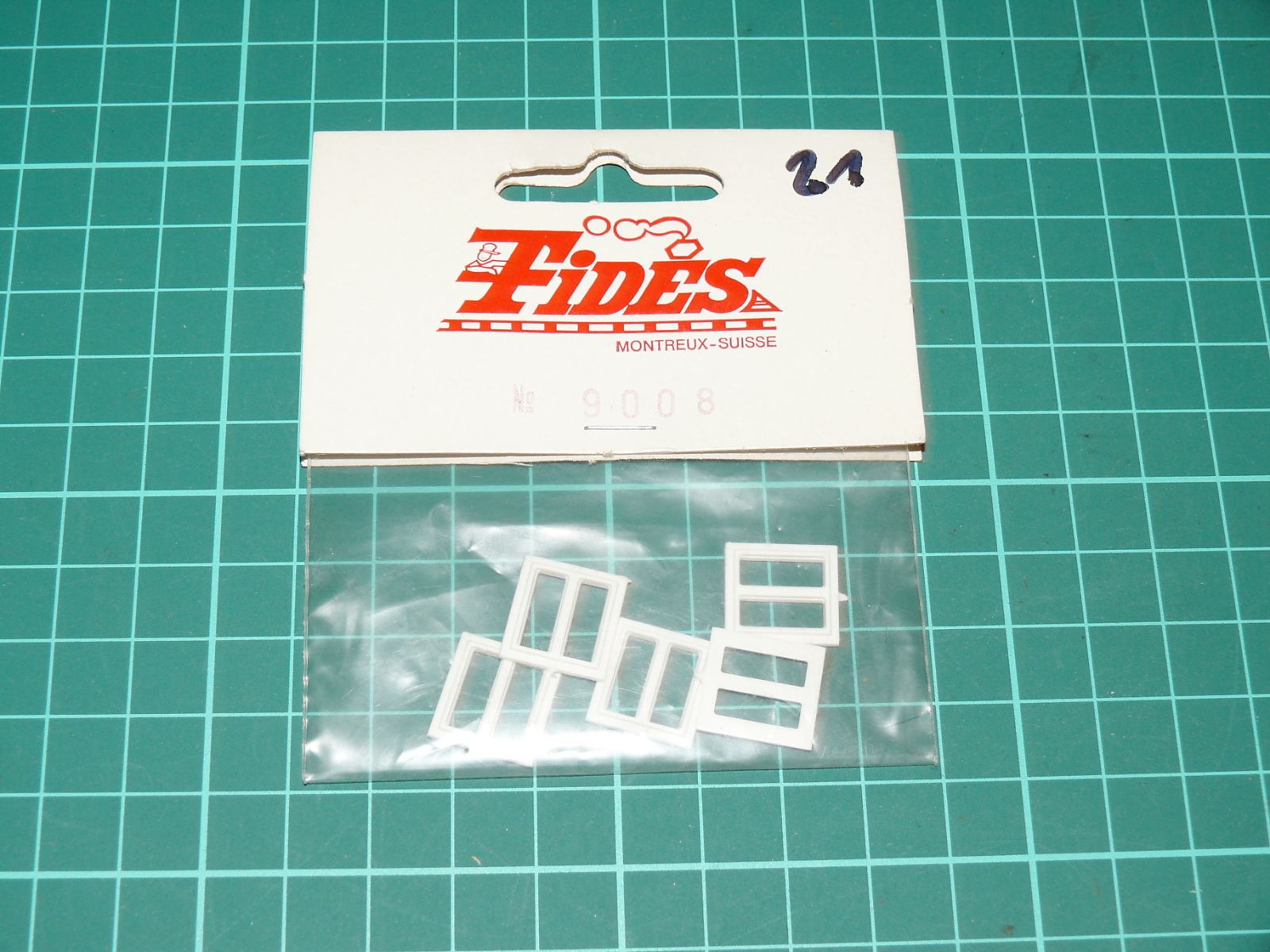 FIDES H0 - Sada miniaturních oken s větračkou 5 ks (No. 9008, Montreux-Suisse) – H0