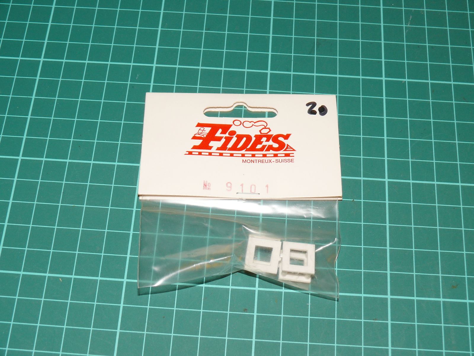 FIDES H0 - Sada miniaturních čtvercových / sklepních oken (No. 9101, Montreux-Suisse) – H0