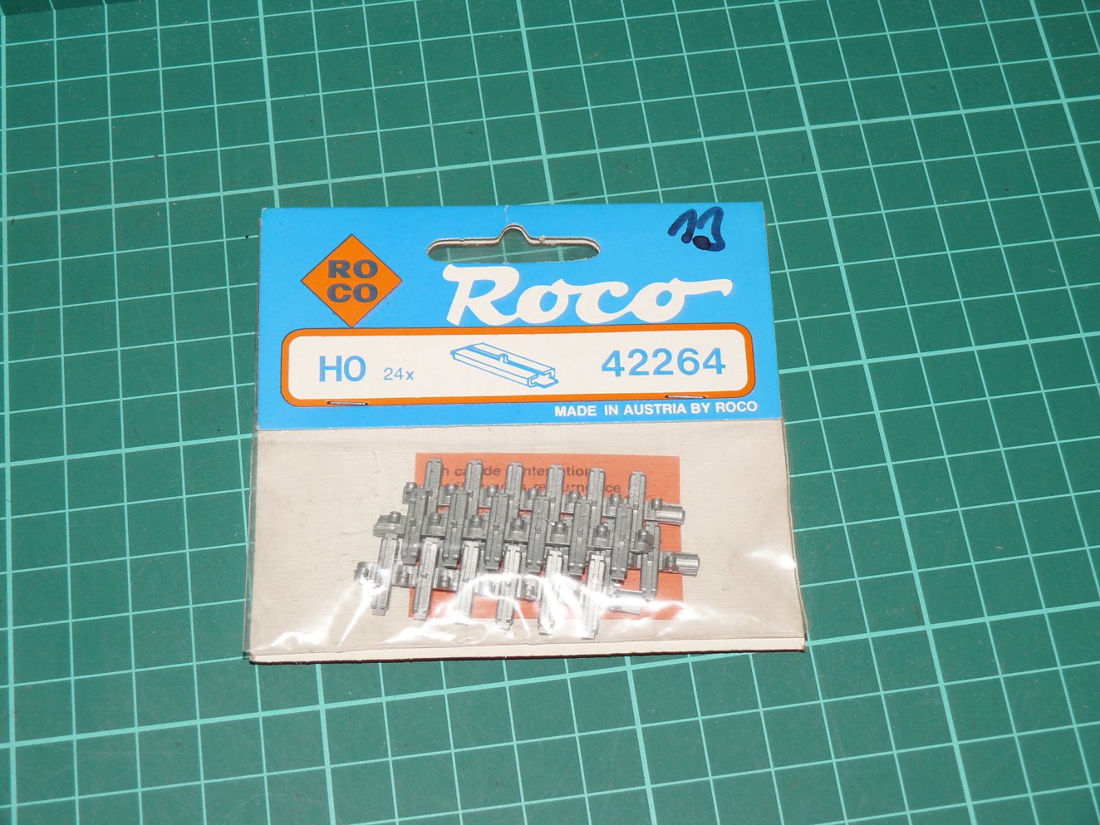 Roco H0 - Plastové izolační kolejové spojky 24 ks v balení (art. 42264 / 42664) – H0