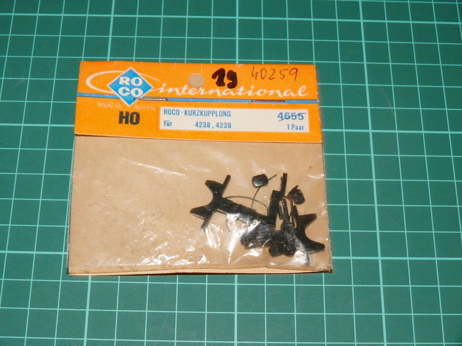 Roco H0 - Sada krátkých spřáhel s kinematikou pro vozy 4238/4239 (art. 4655 / 40259) – H0