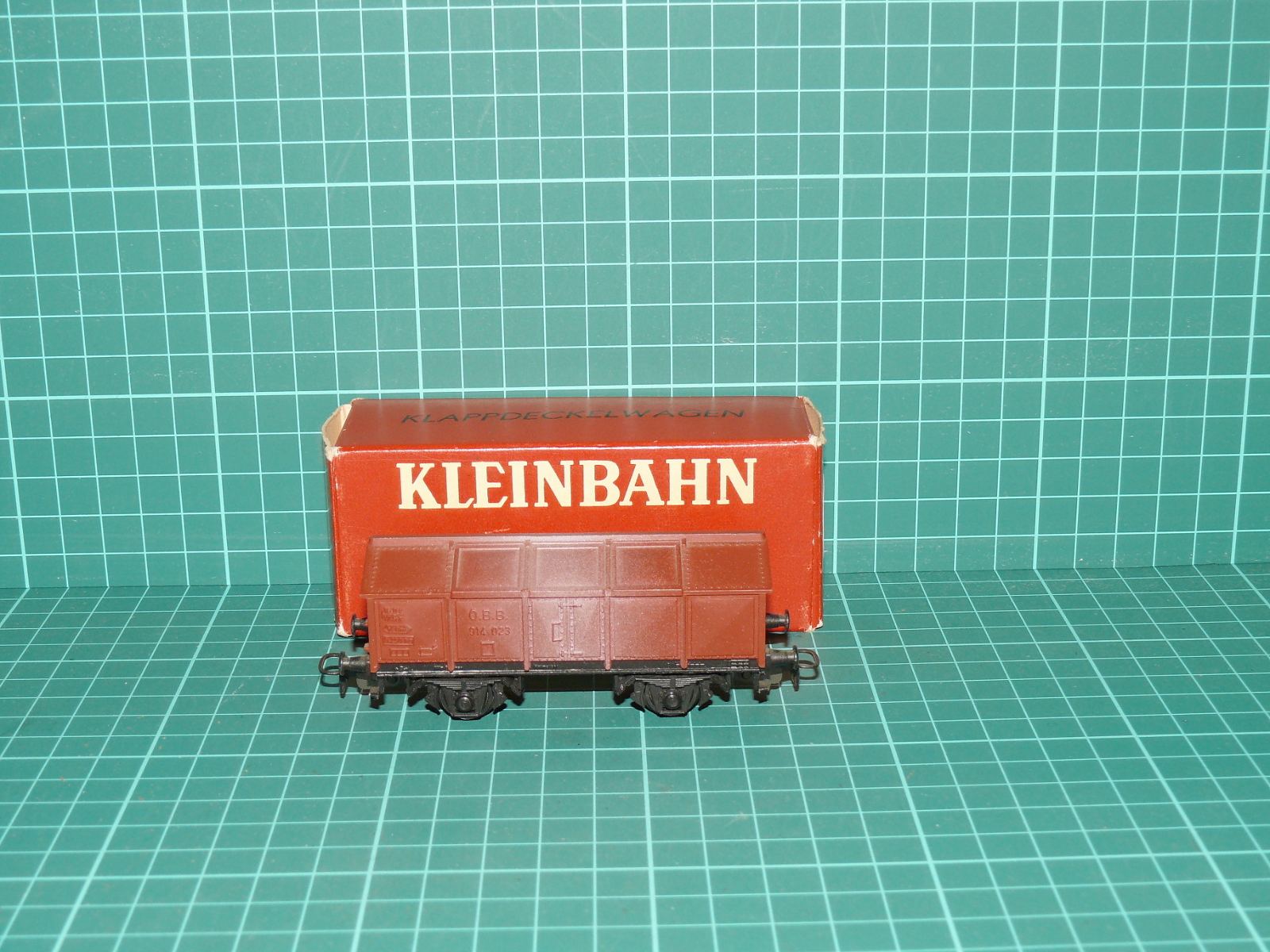 Kleinbahn H0 - Dvounápravový vůz s odklopnou střechou Klappdeckelwagen ÖBB s krabičkou (art. 337) – modelová železnica H0