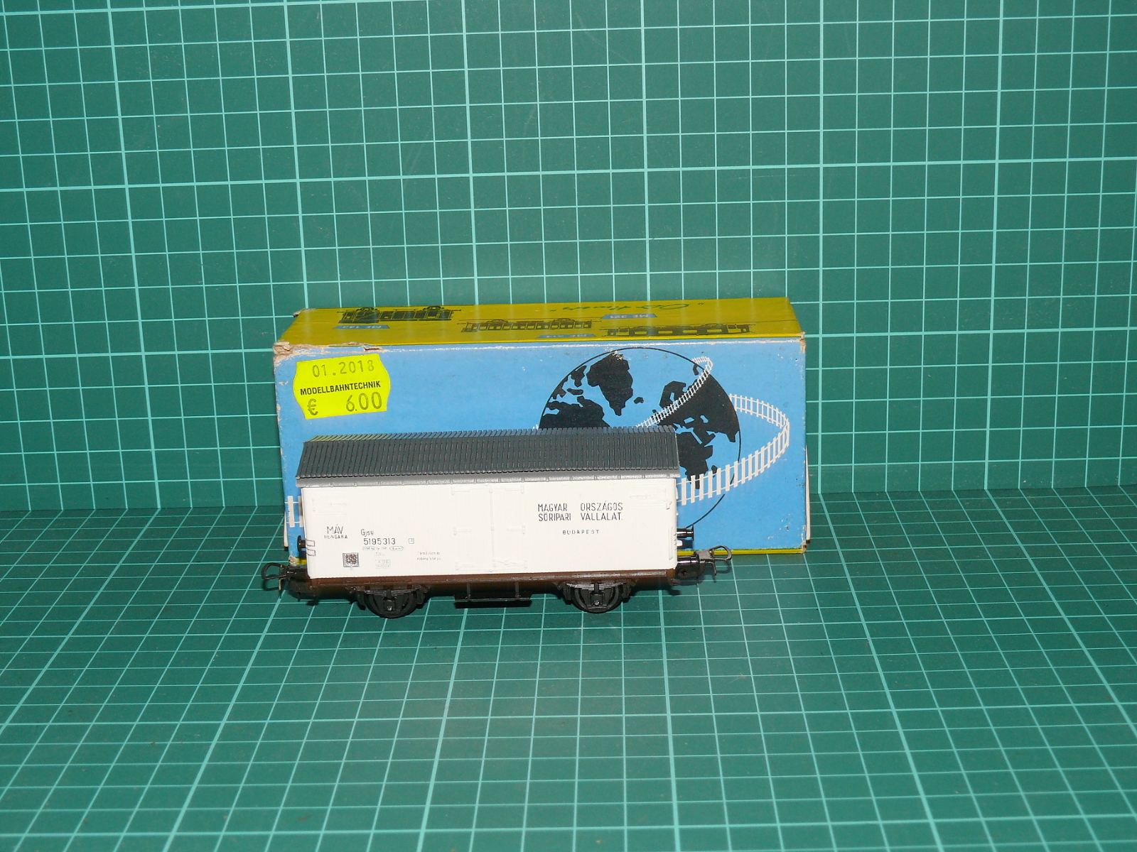 Piko H0 - Dvounápravový chladicí / pivní vůz "Magyar Országos Söripari Vállalat" MÁV s krabičkou – modelová železnica H0
