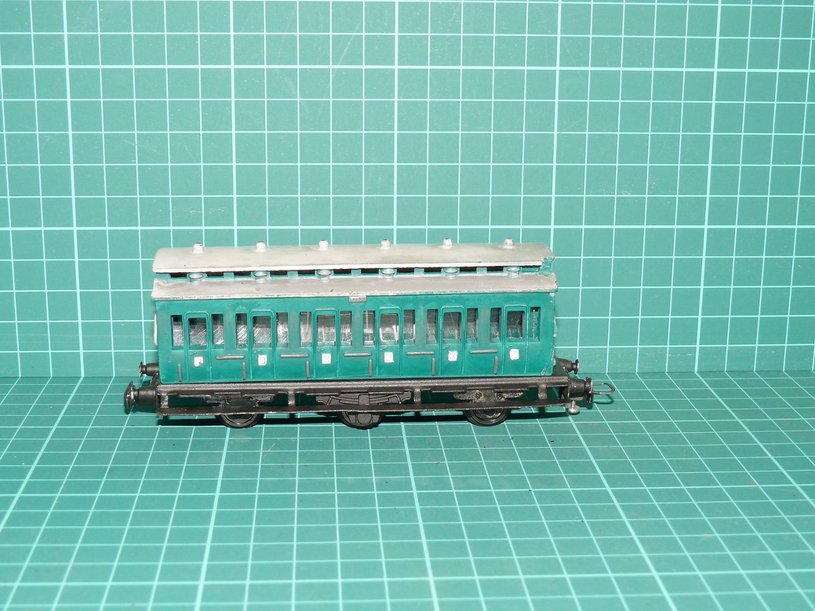 Piko / Prefo H0 - Třínápravový osobní oddílový vůz se světlíkovou střechou (Abteilwagen) – H0