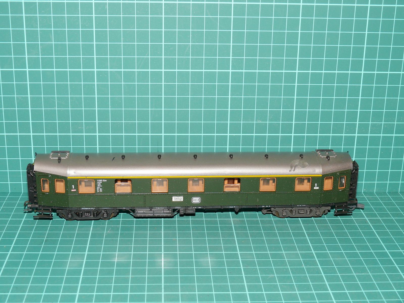 Liliput H0 - Čtyřnápravový rychlíkový vůz 1. třídy Schürzenwagen (11 063 Esn DB) – H0