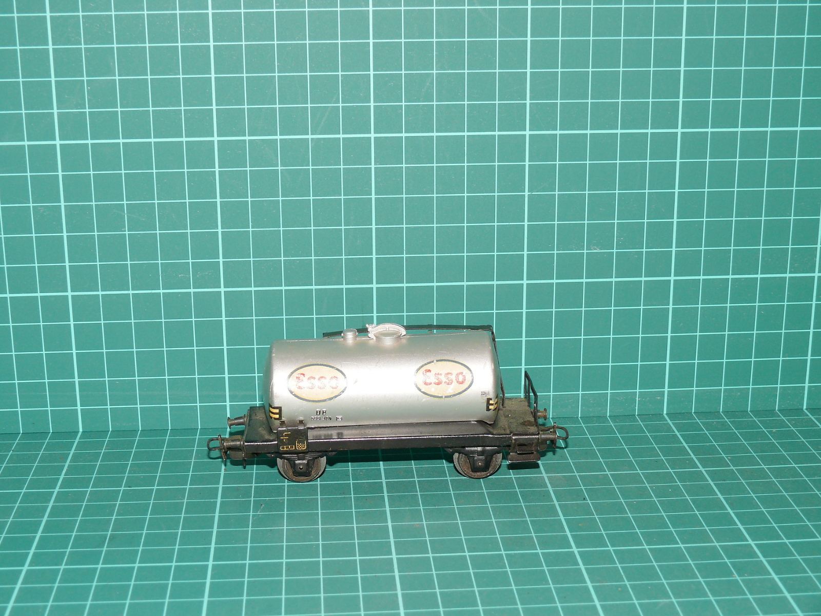 Märklin H0 - Dvounápravový cisternový vůz ESSO (kat. č. 4500 / 300) – H0