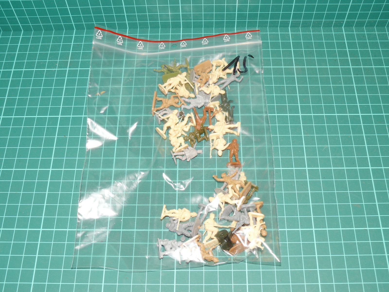 Sada vojenských figurek 1:72 – mix pěchoty (britská / německá armáda 2. sv. války) – Jiné velikosti