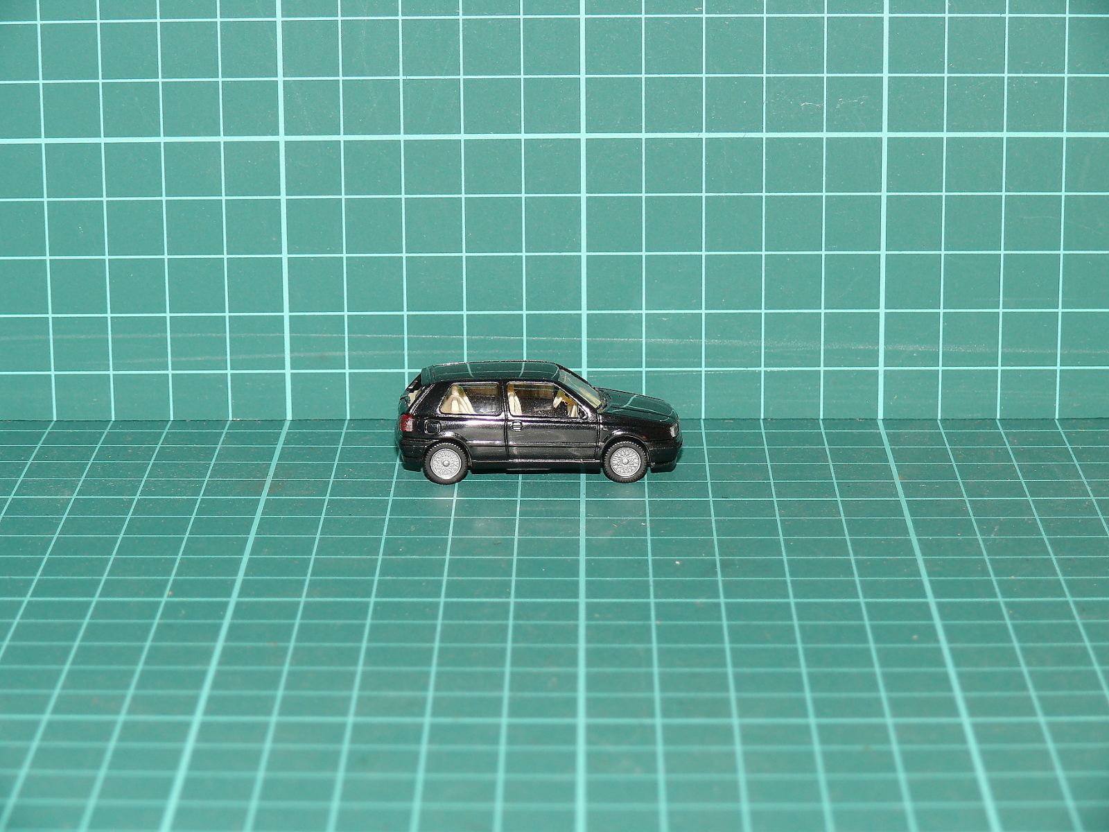 Wiking H0 – Volkswagen Golf III, černý třídveřový hatchback – H0