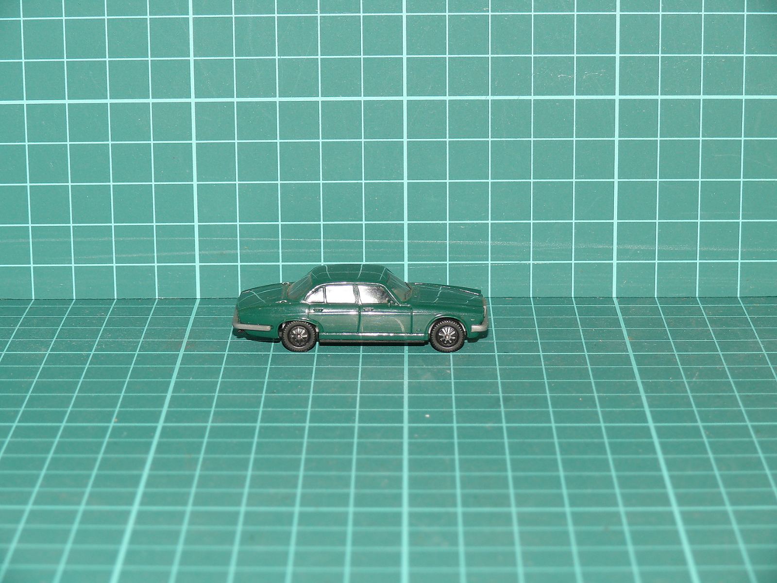 Herpa H0 – Jaguar XJ 6 / 12, tmavě zelený sedan (British Racing Green) – H0