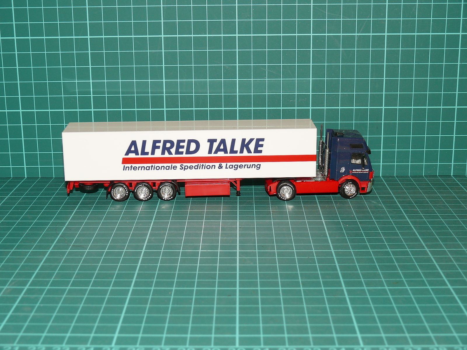 Herpa H0 – Tahač Mercedes-Benz NG se skříňovým návěsem, ALFRED TALKE – H0