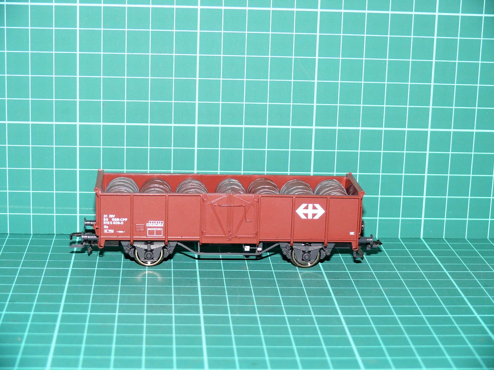 Roco H0 - Dvounápravový vysokostěnný otevřený vůz Es (SBB CFF FFS) hnědý s nákladem ocelových svitků (1:87) – H0