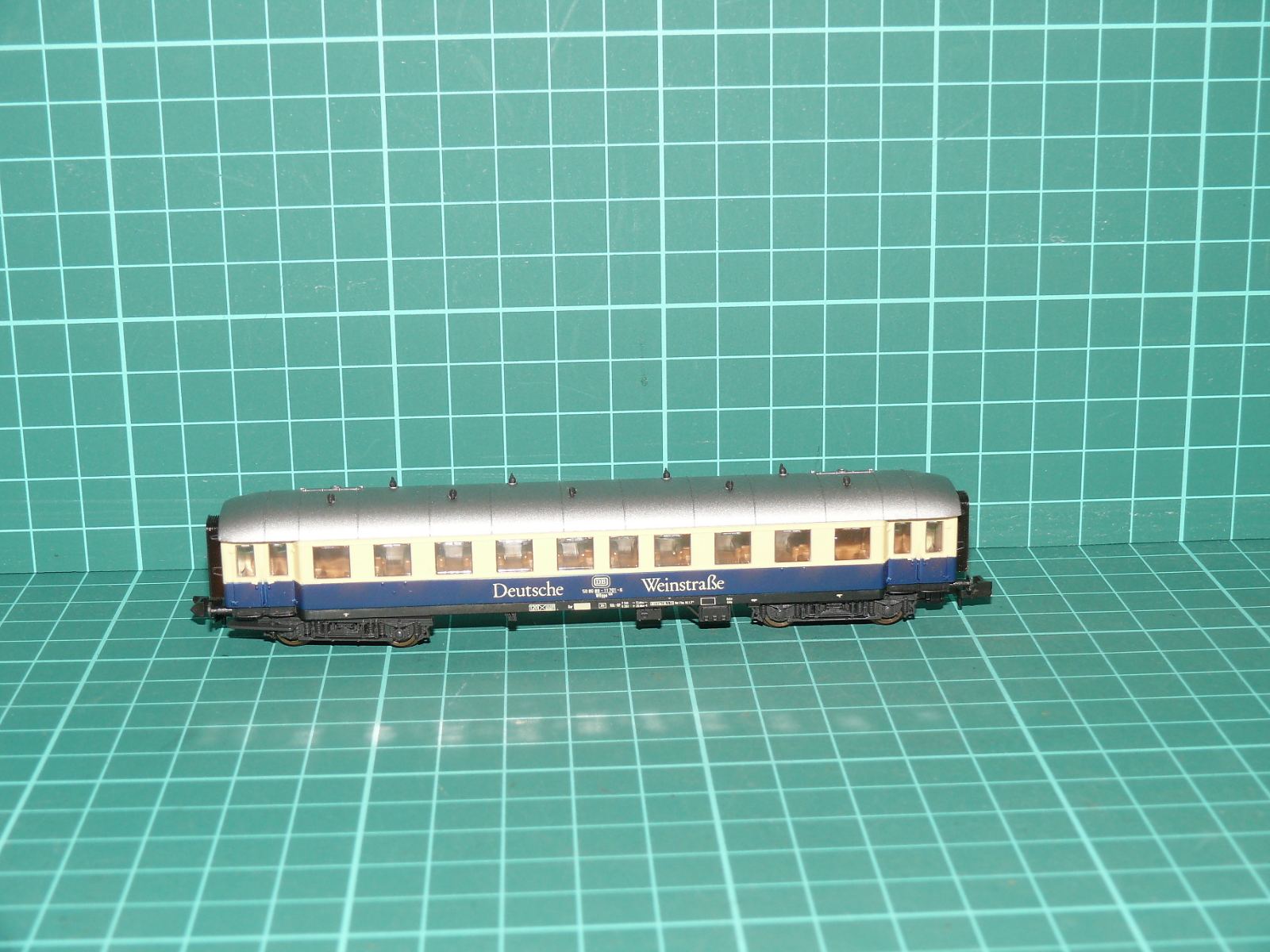 Minitrix N – Společenský a vyhlídkový vůz WGü-37 „Deutsche Weinstraße“, DB – N