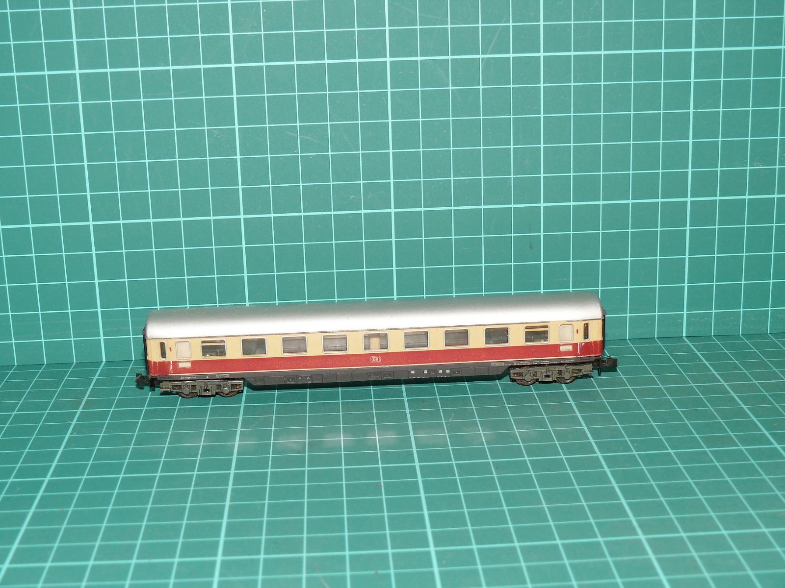 Minitrix N – Čtyřnápravový rychlíkový vůz 1. třídy TEE Avümh 111, DB – N
